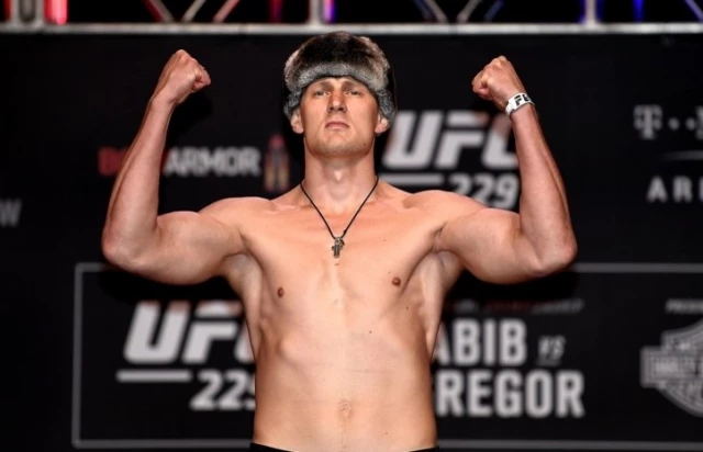 Волков нокаутировал Оверима на UFC Vegas 18